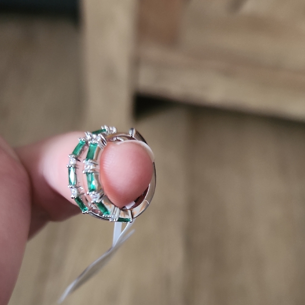 Elegant Silver and Green Hoop Earrings - Picture 2 of 5